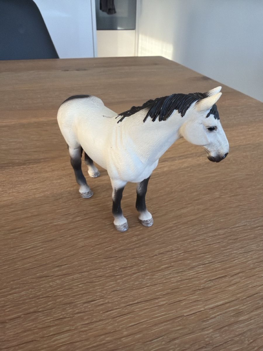 Schleich Giocattoli: Schleich Pferd weiß schwarz  – Usato da Uznach venduto da Player6 1