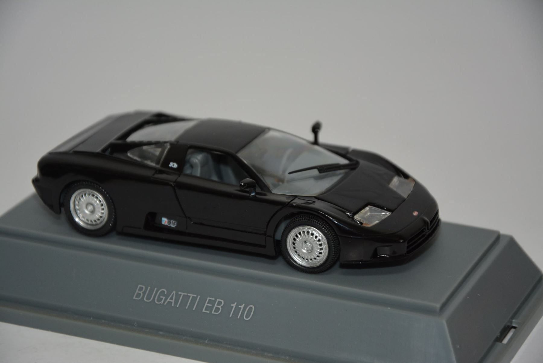 Bugatti Modellini d'auto: Bugatti EB 110  1994 ,  schwarz , Revell – Nuovo (secondo la descrizione) da Goldach venduto da Feivel9 4