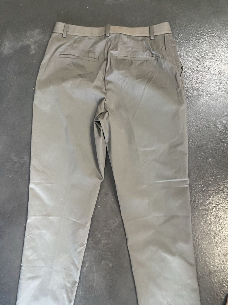 Uniqlo Hosen: Uniqlo Hose, Grösse 29, Grau. – Gebraucht aus Chur von simhofstr 3