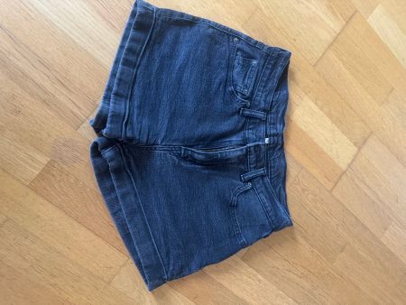 Levi’s High Waist Jeans Shorts – Grösse 28