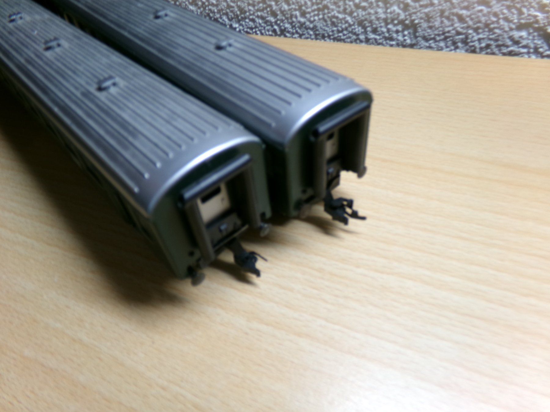 Fleischmann Modellini di ferrovie: Fleischmann H0 2xAnhänger 2.Klasse H0 – Usato da Hombrechtikon venduto da Se9 4