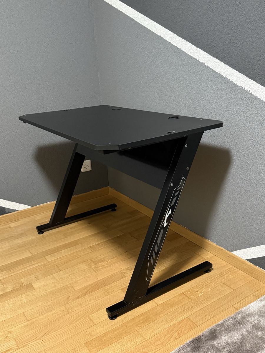 Bureaux: Gaming schreibtisch – D'occasion à Wigoltingen par jasi_02