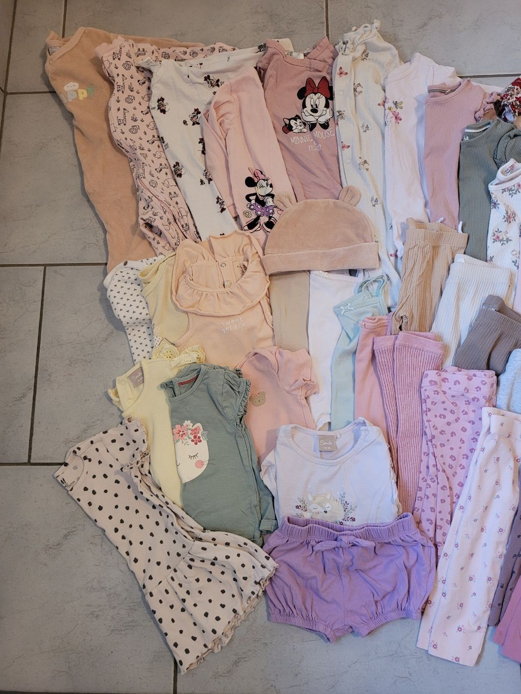 H&M Lotti & Set di vestiti: Babykleidung Mädchen Set Gr. 74 – Usato da Gisikon venduto da Flowerpower92 1