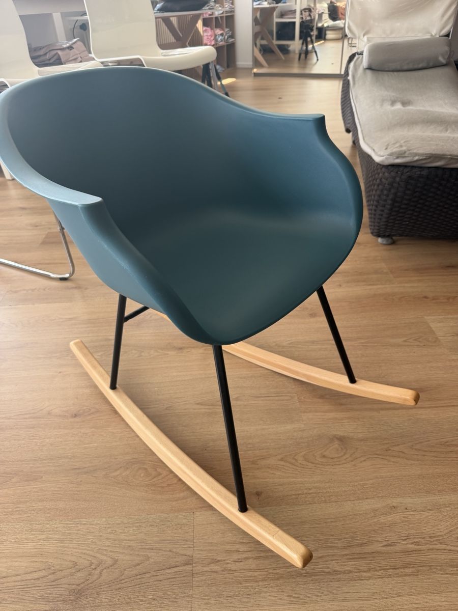 Sedie: Blue Rocking Chair Modern – Nuovo (secondo la descrizione) da Lausanne venduto da yan_6bmg