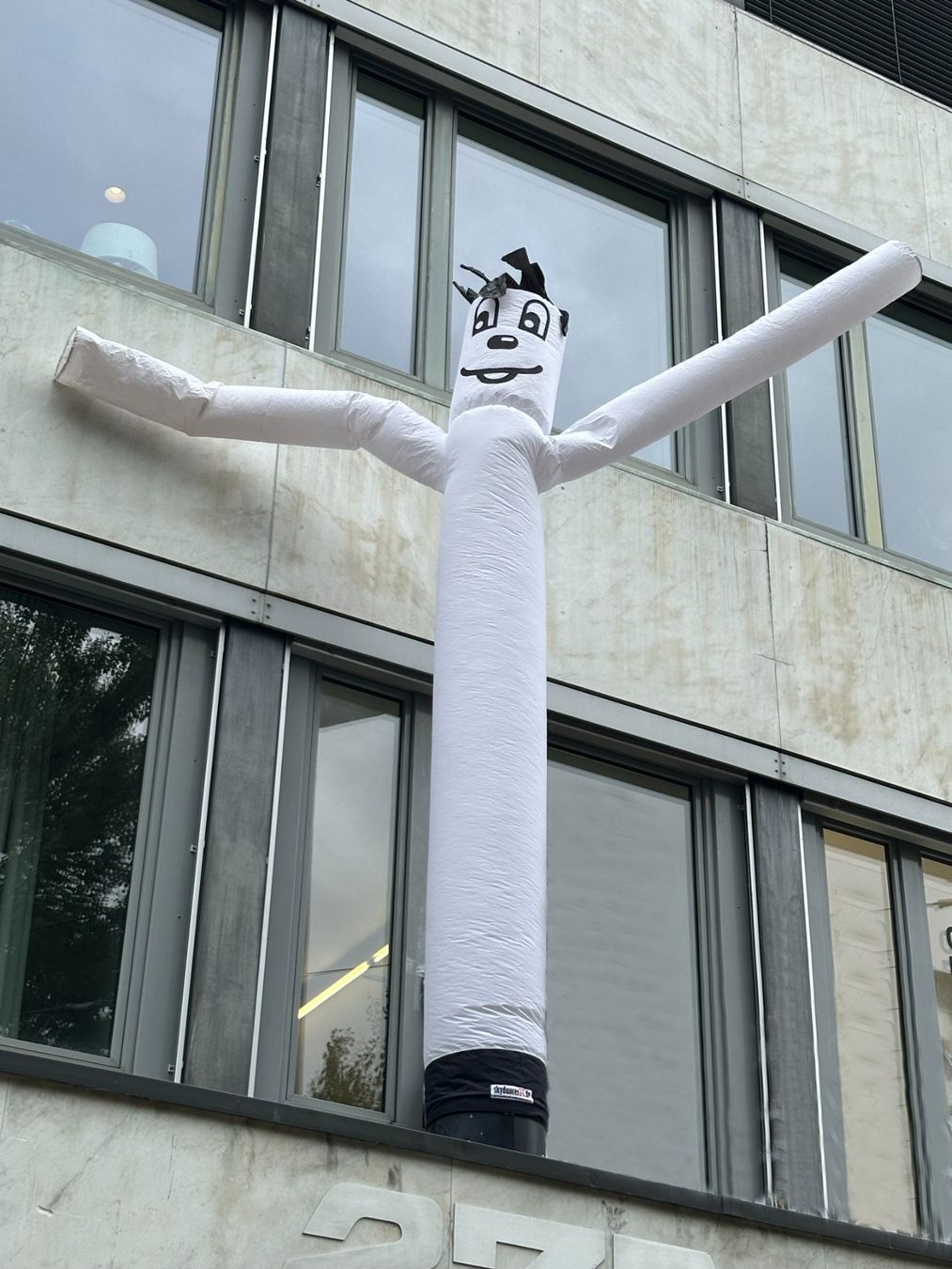 Statuette: Skydancer, Wackelmann, ca. 4 Meter hoch, inkl. Gebläse – Usato da Zürich venduto da alocinnovregnes