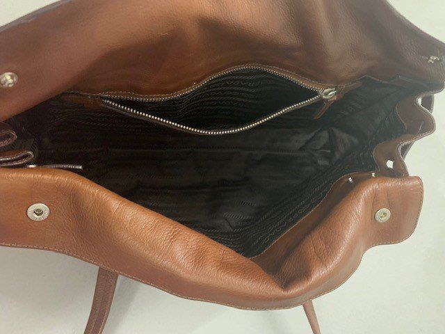 Prada Borse da donna: sac en cuir souple de Prada – Nuovo (secondo la descrizione) da St-Aubin-Sauges venduto da Juliezan 8