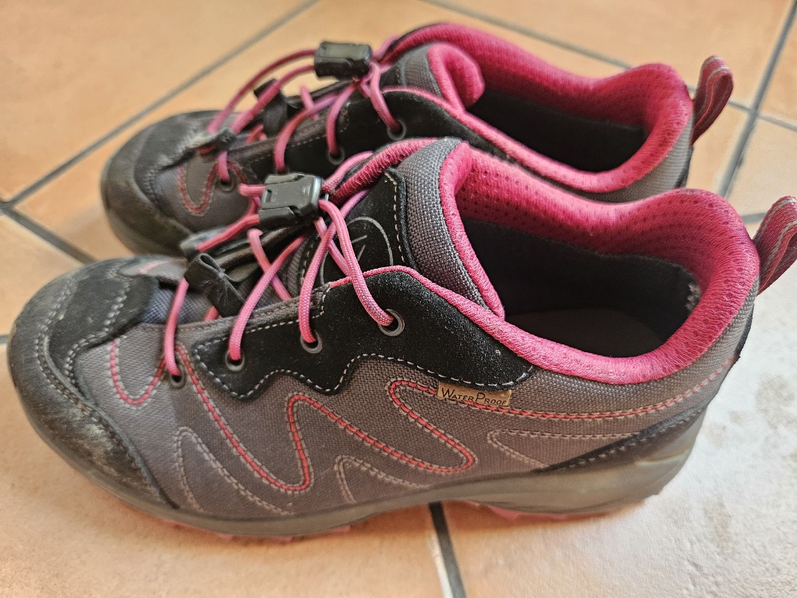 Schuhe für Mädchen: Wanderschuhe Gr.35 – Gebraucht aus Oberkulm von Preneur 1