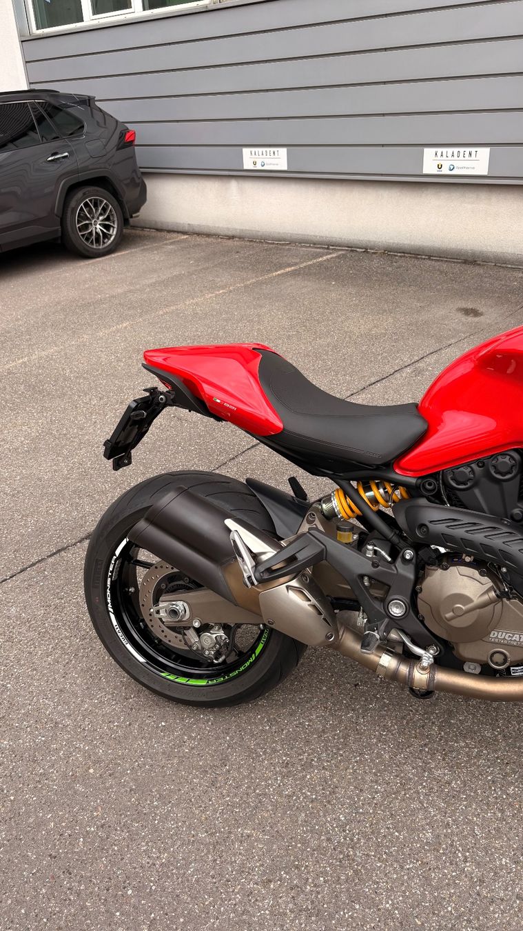 Ducati Route: Ducati Monster 821 – D'occasion à Zürich par dot_ttm25 1