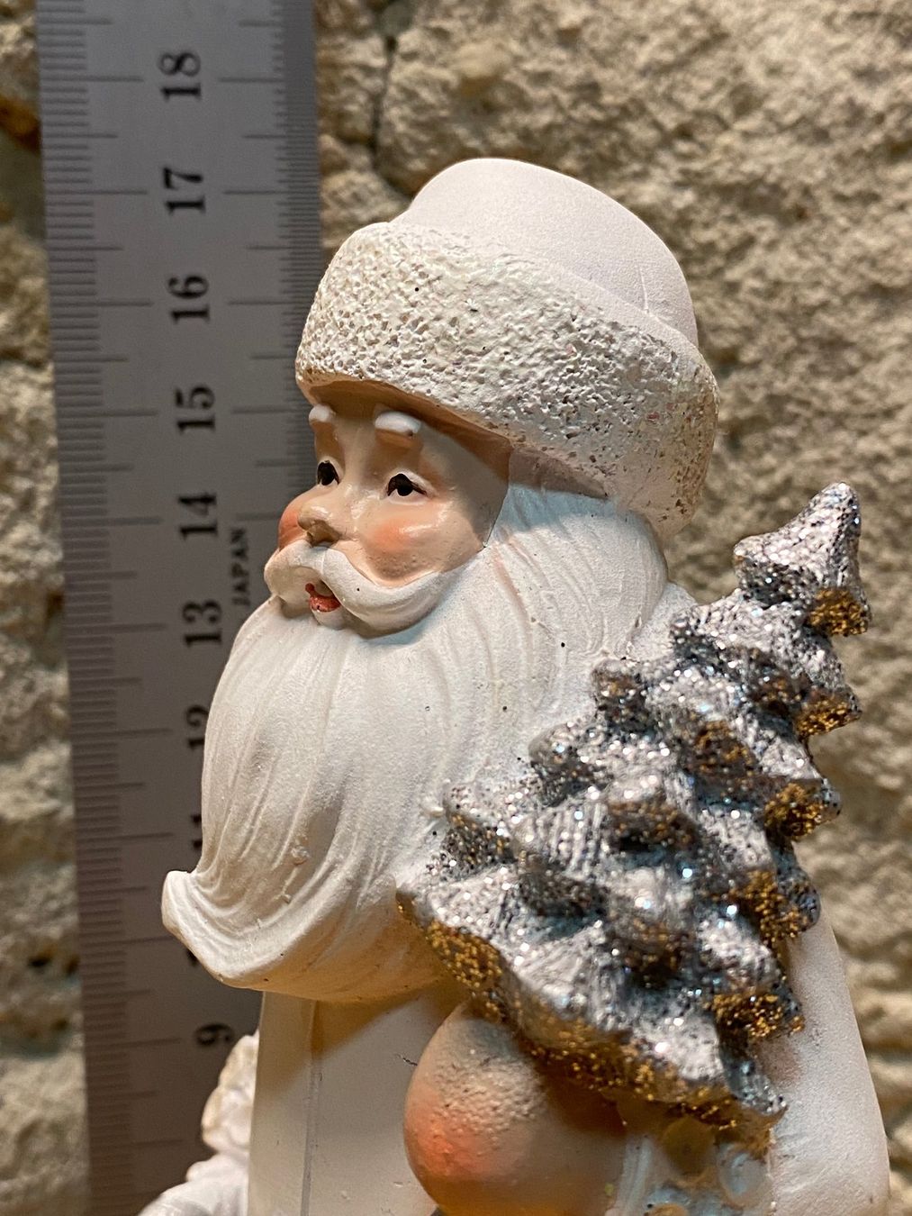 Alle Dekorationen: Weihnachtsmann aus Gips mit Weihnachtsbaum, 19 cm – Gebraucht aus St.Gallen von kingsamas 4