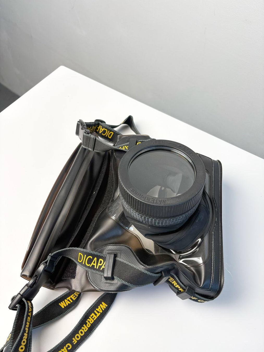 Lampen & Fotografie: DiCaPac WP-S10 100% Waterproof SLR Case neu – Gebraucht aus Liebefeld von Orvin2534 1