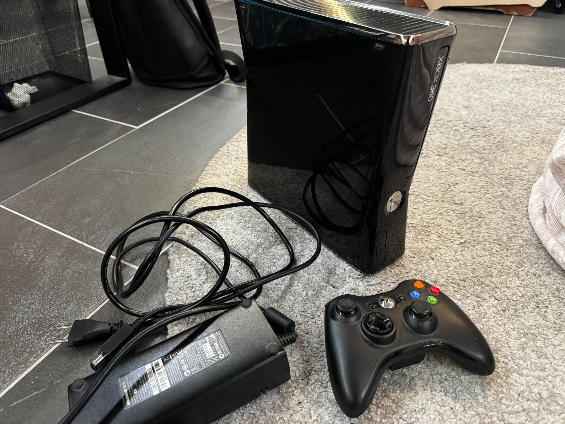 Microsoft Console: Microsoft Xbox 360 S Konsole – Usato da Glattfelden venduto da Dani_Tanner