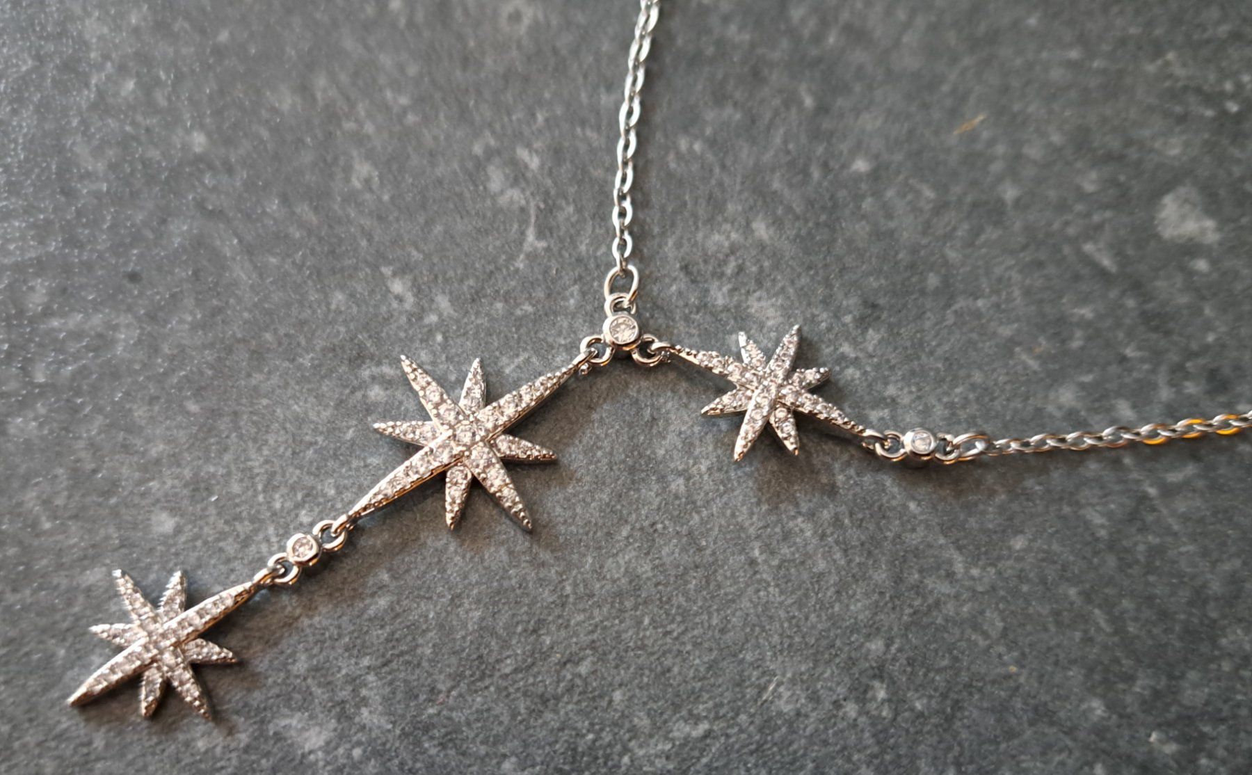 Catenine: Collier avec pendentif étoiles en cristal – Nuovo e nell'imballaggio originale da St-Imier venduto da supernova21 1