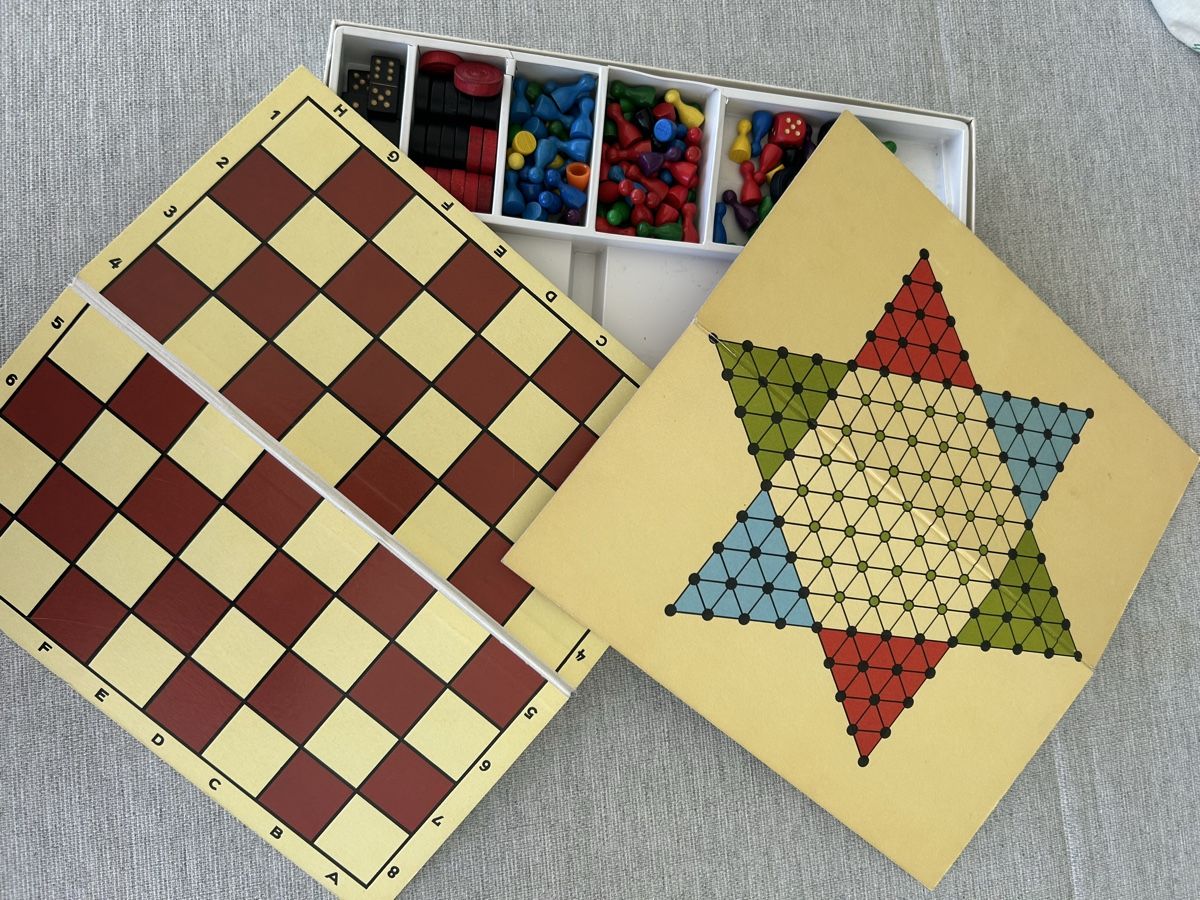 Giochi: Spiele  – Usato da Hünenberg See venduto da Fichten 1