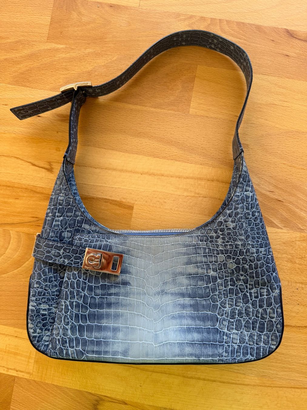 Salvatore Ferragamo Borse da donna: Salvatore Ferragamo Schultertasche – Usato da Lachen SZ venduto da Mavi8808