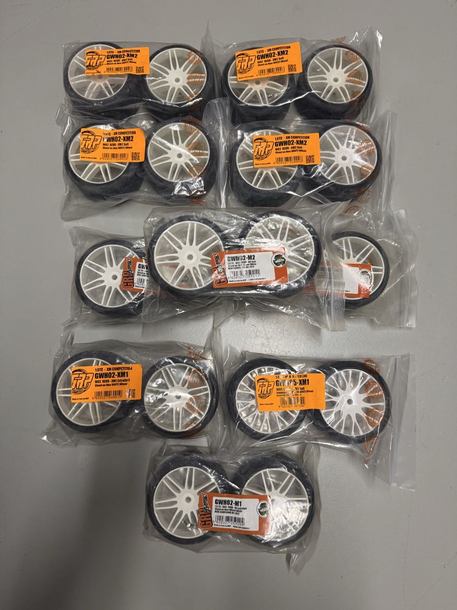RC Kits de montage: RC Gross-Modelle 10 Reifensätze  – Neuf avec emballage d'origine à Appenzell Eggerst. par nafnaf03 2