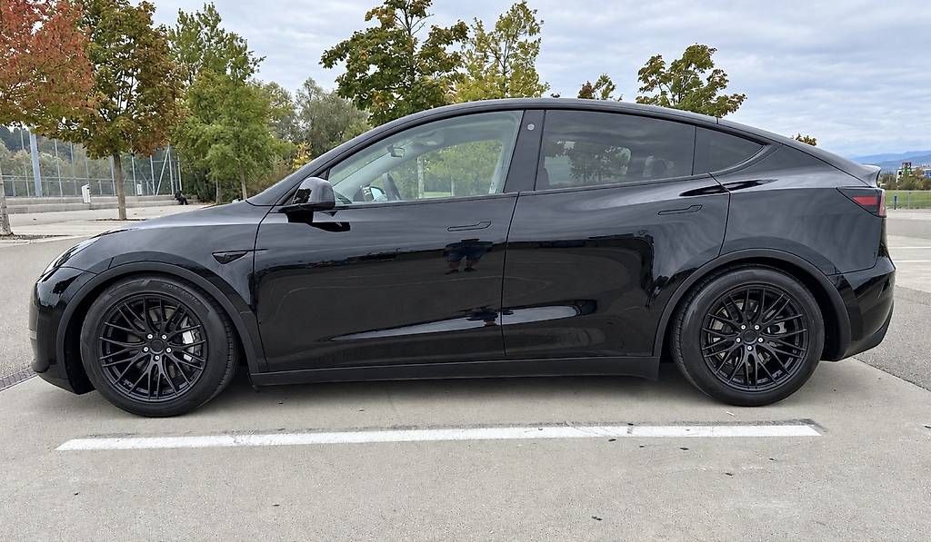 Autos: Tesla Model Y Long Range | Reber | Boost | 8-fach | AHK – D'occasion à Effretikon par Michael76 2