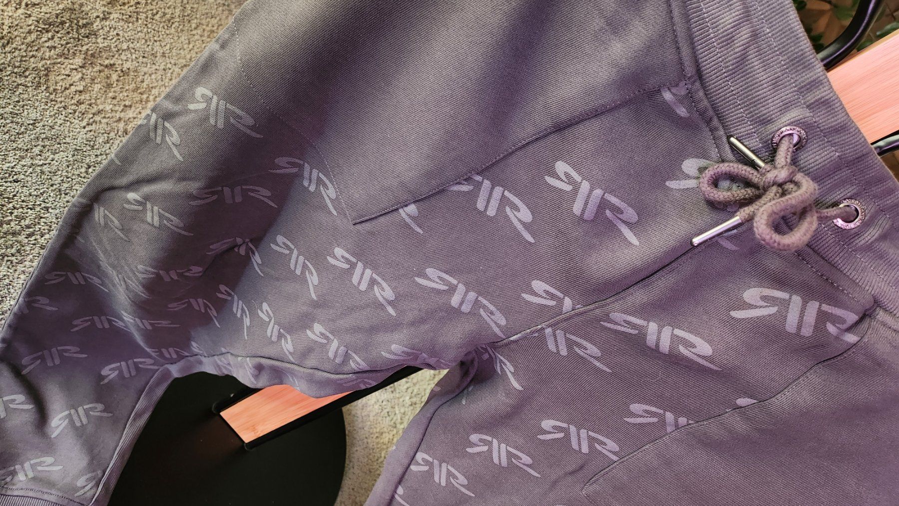 Maglioni & Felpe: Retro Kapuzenpullover mi Training Hose – Usato da Kreuzlingen venduto da Kissriri 6