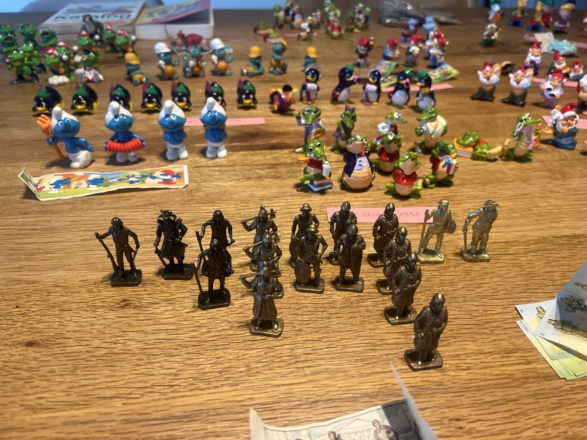 Statuette: Figuren aus Überraschunseier – Nuovo (secondo la descrizione) da Uetikon am See venduto da tribibi80