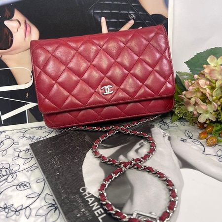 Chanel wallet on chain matelassé en cuir d’agneau 