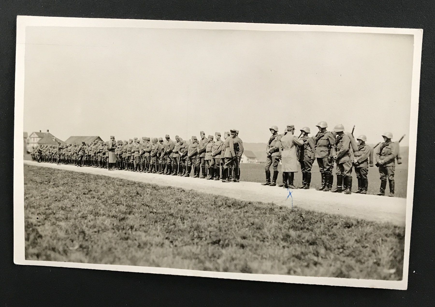Cartoline postali: ANTIKE ANSICHTSKARTE SCHWEIZER ARMEE – Usato da Ostermundigen venduto da wini63