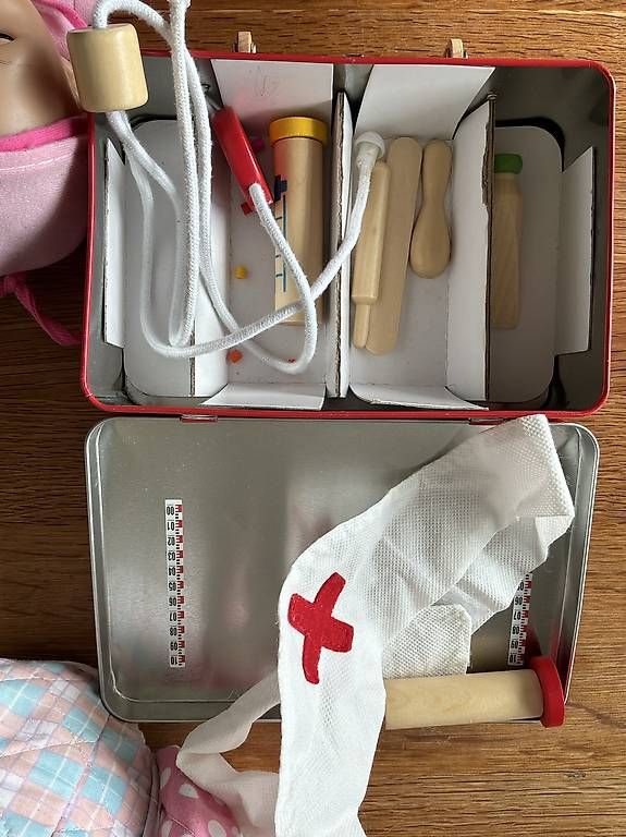 Puppen: Poupée et habits – Gebraucht aus Lausanne von au8 3