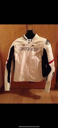 Motorradjacke mit Rückenpanzer von Dainese
