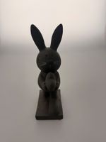 Osterhase Figur betongrau mit Herz guter Zustand