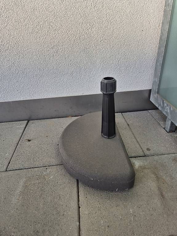 Ombrelloni: Sonnenschirmständer Halbrund – Usato da Sursee venduto da Stadn1