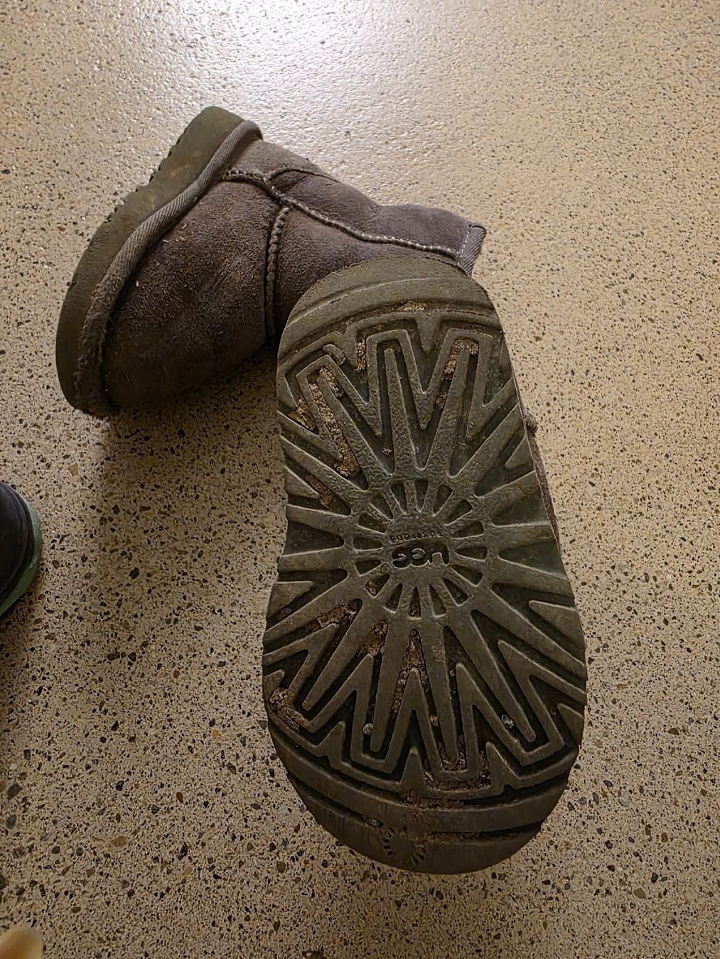 Ugg Herrenschuhe: UGG Winterstiefel Grösse 22.5 – Gebraucht aus Zürich von Allek 2