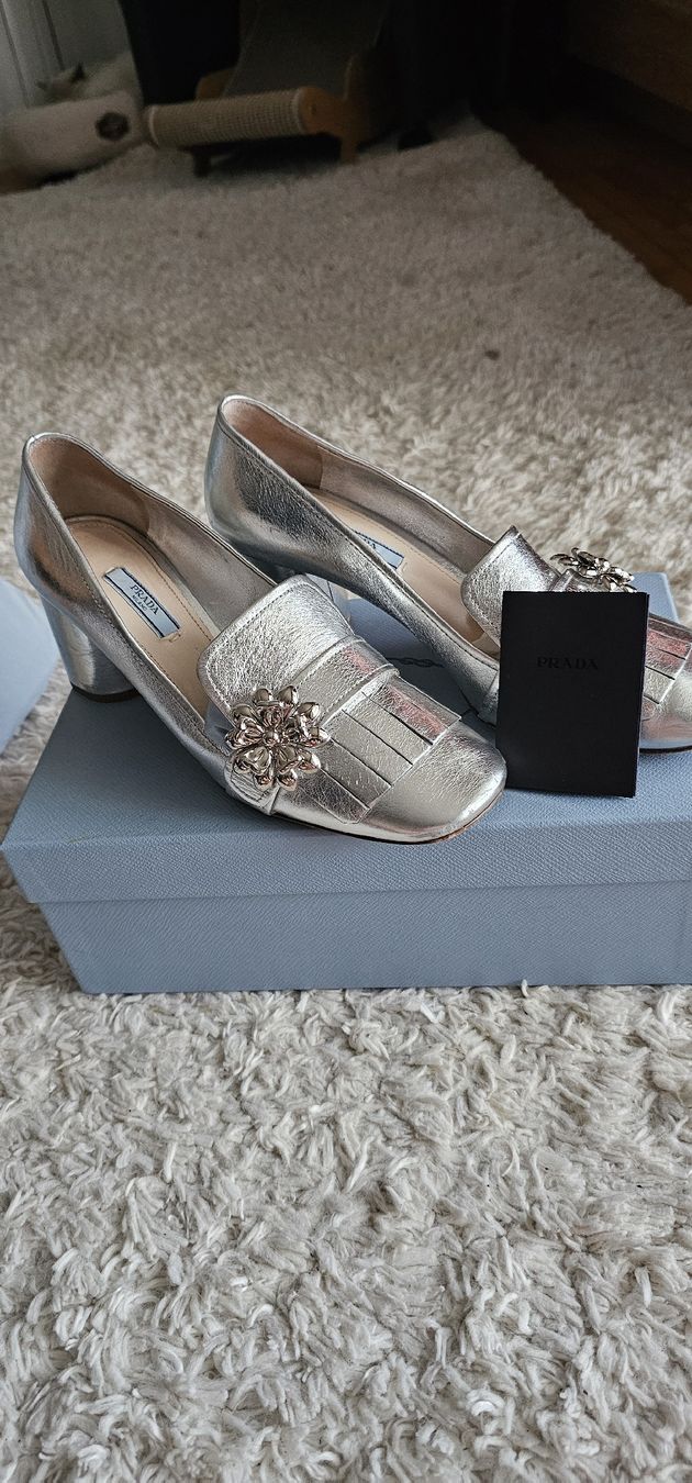 Prada Scarpe da donna: Prada Silberne Pumps Gr. 39.5 Schuhe Absatzschuhe Elegant – Usato da Riedikon venduto da Winter21. 1