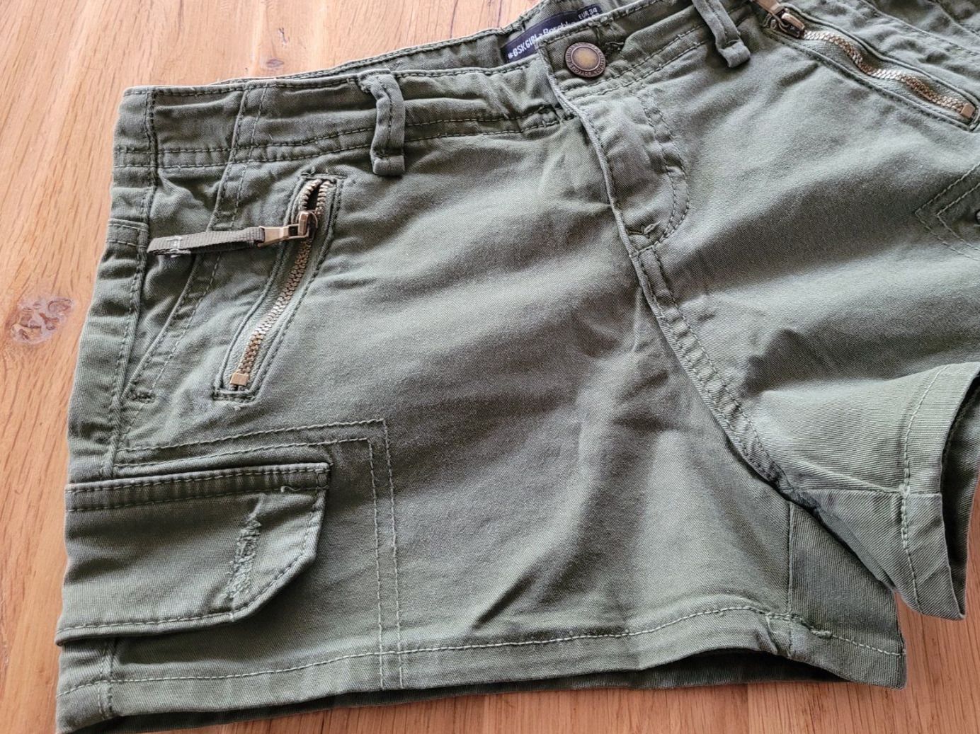 Bershka Pantaloni: 34 - Grösse, Shorts von BERSHKA – Usato da Nottwil venduto da echtMOMO 1