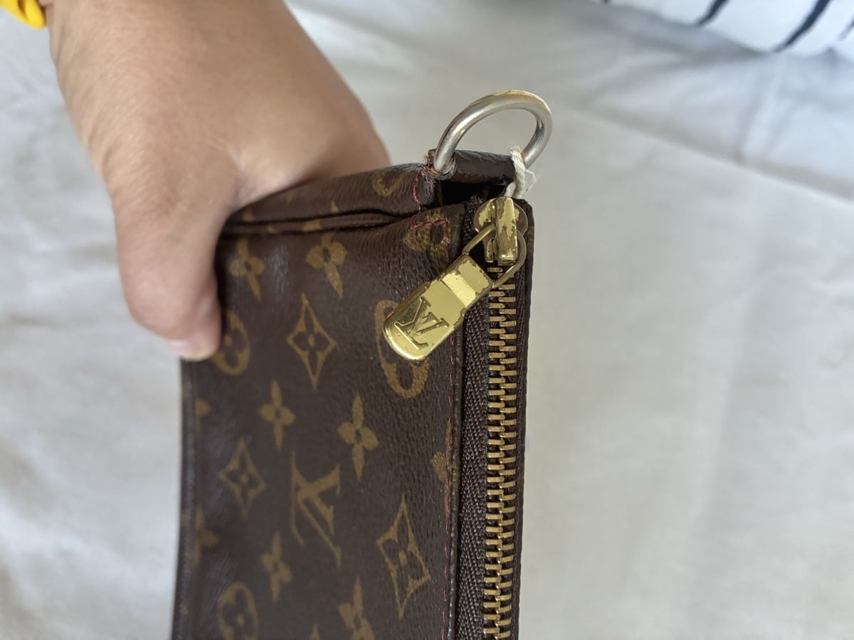 Louis Vuitton Borse da donna: Louis Vuitton Pochette Accessoires Cherry Monogram Murakami  – Usato da Basel venduto da ars_r7xd 2