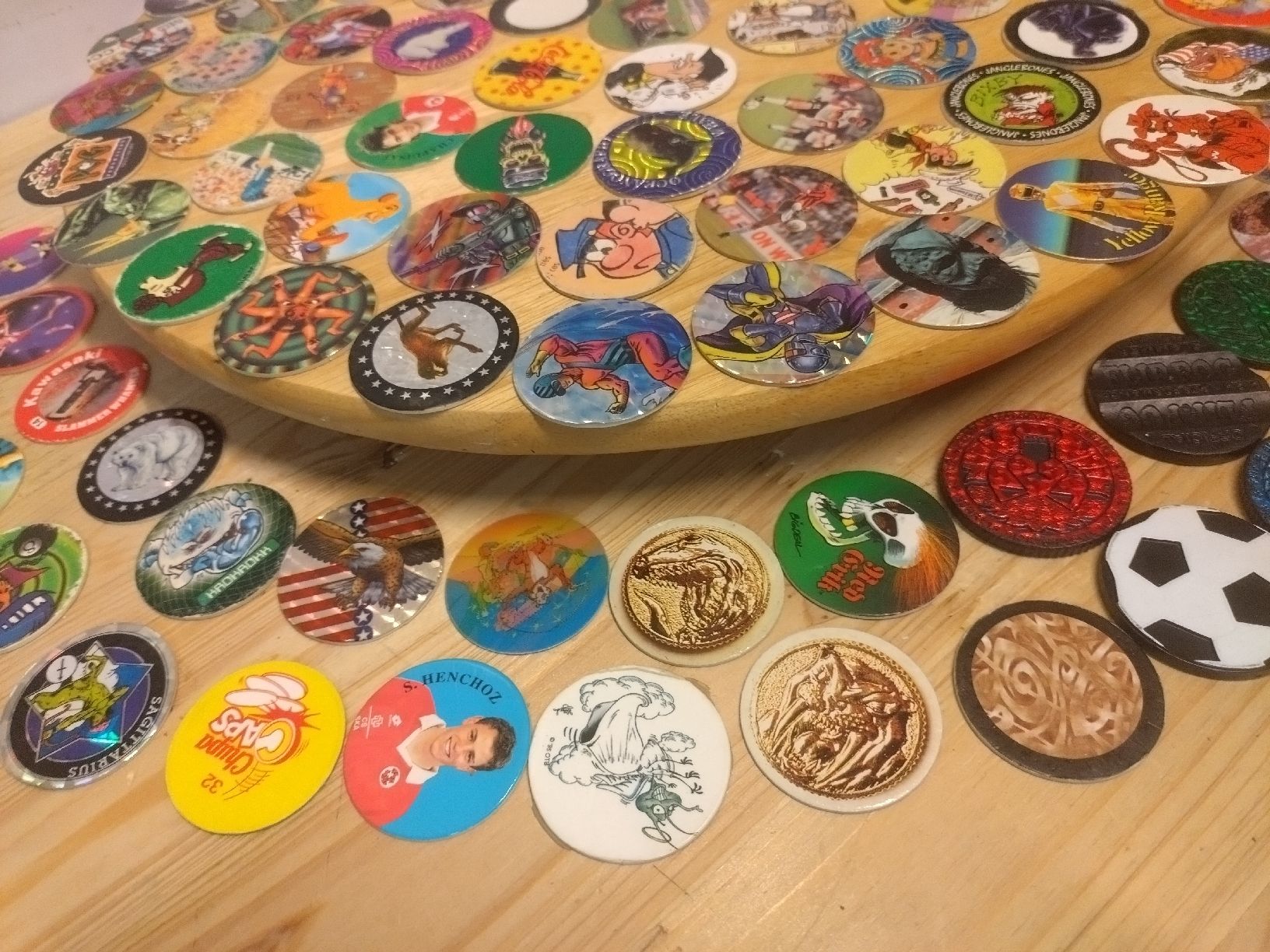 Jeux: Lot de pogs caps etc. – D'occasion à Farvagny-le-Grand par LaCaverne 2