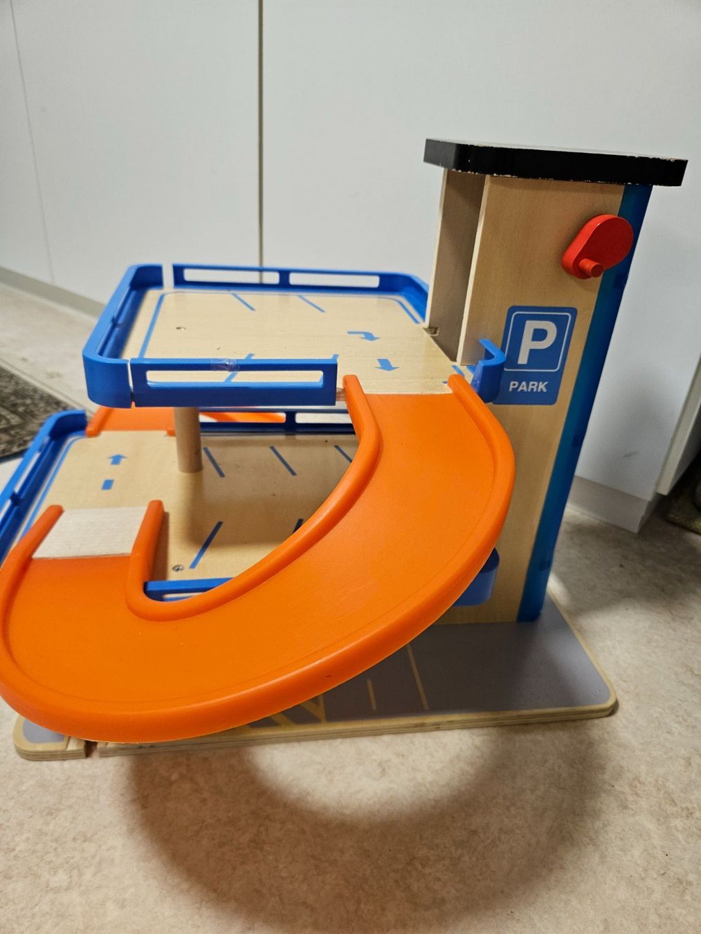 Spielzeuge: Autogarage – Gebraucht aus Hünenberg von lexli06