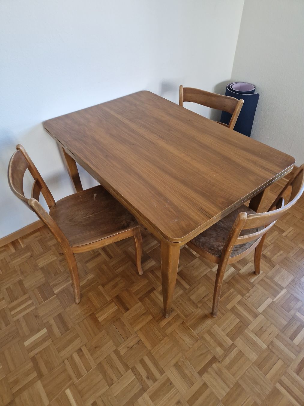 Set di tavolo e panche: Wood Dining Table + 3 Seats – Usato da Zürich venduto da pac_my9p 3