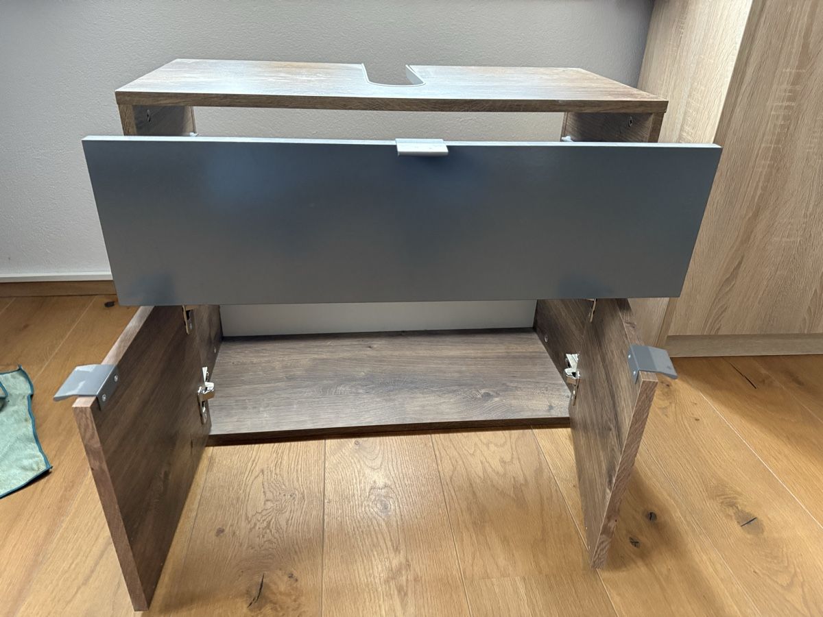 Mobili per bagno: Waschtischunterschrank Holz-Optik mit Schubladen. – Nuovo (secondo la descrizione) da Zell LU venduto da JostM 1