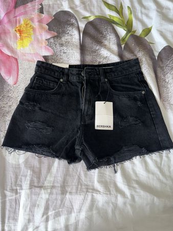 Short Bershka noir taille 38 neuf avec étiquette