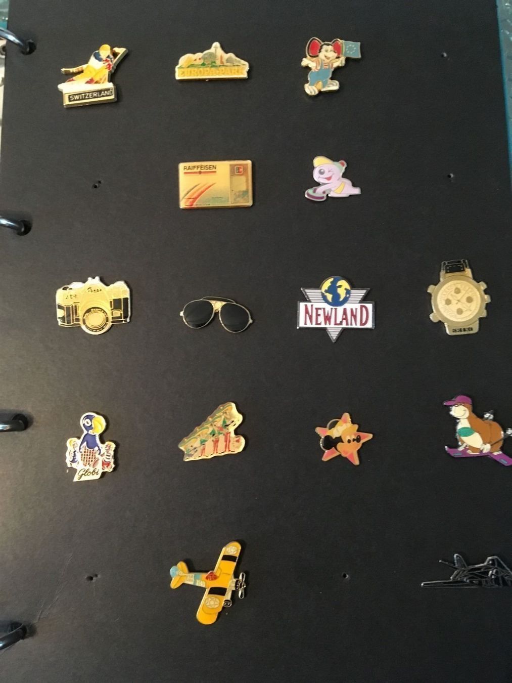 Placchette & Badge: Pin Collection Ordner 83 alte Pins – Nuovo (secondo la descrizione) da Oftringen venduto da andrax 2