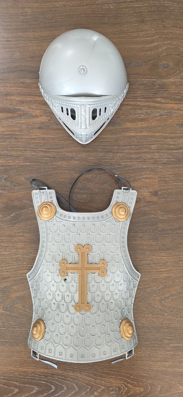 Giocattoli: Ritter Rüstung mit Helm und Säbel – Nuovo (secondo la descrizione) da Uerikon venduto da Indefinitely 2