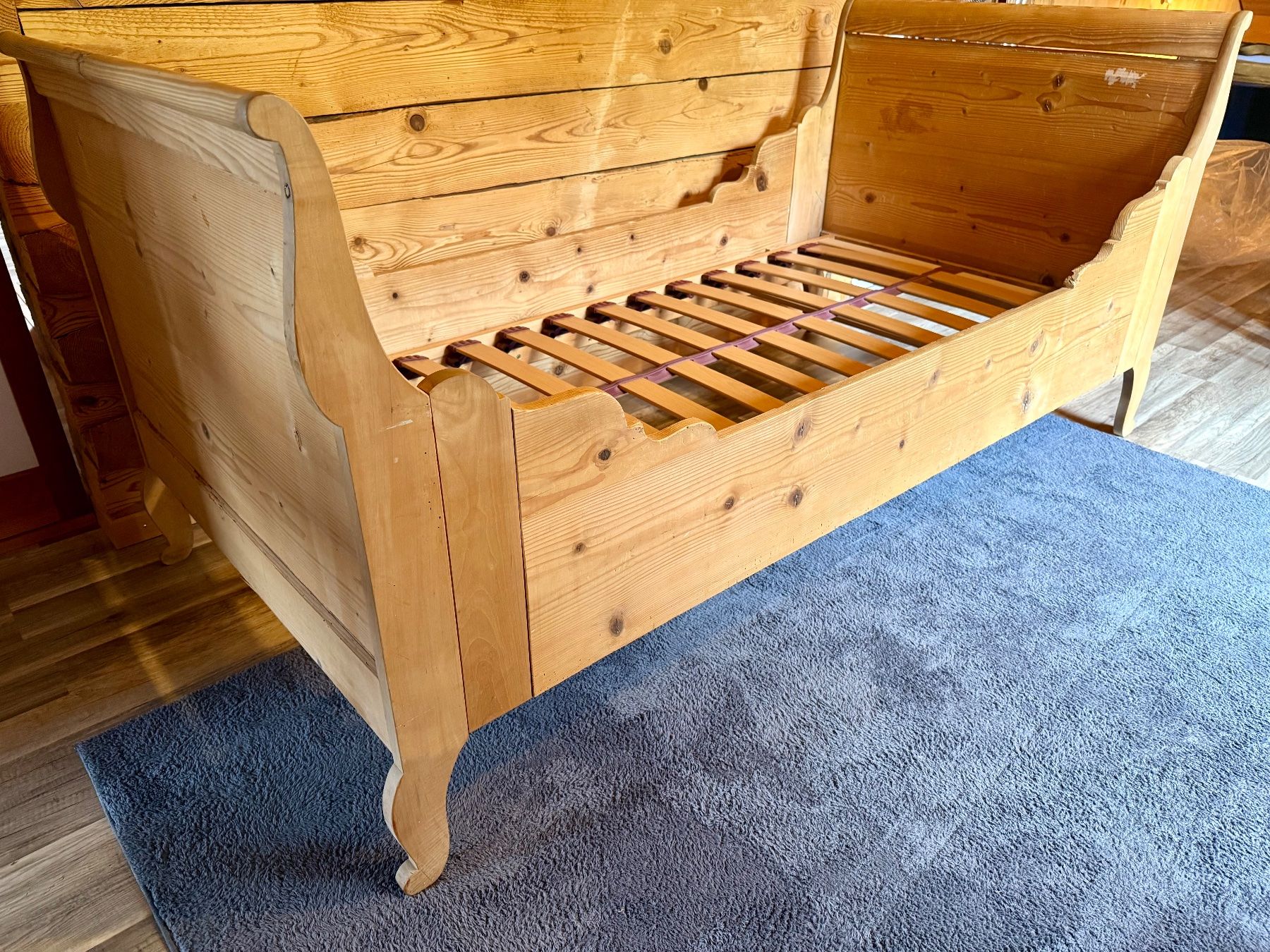 Betten: Altes Holzbett 90x200cm – Gebraucht aus Grabs von Na_Va 5