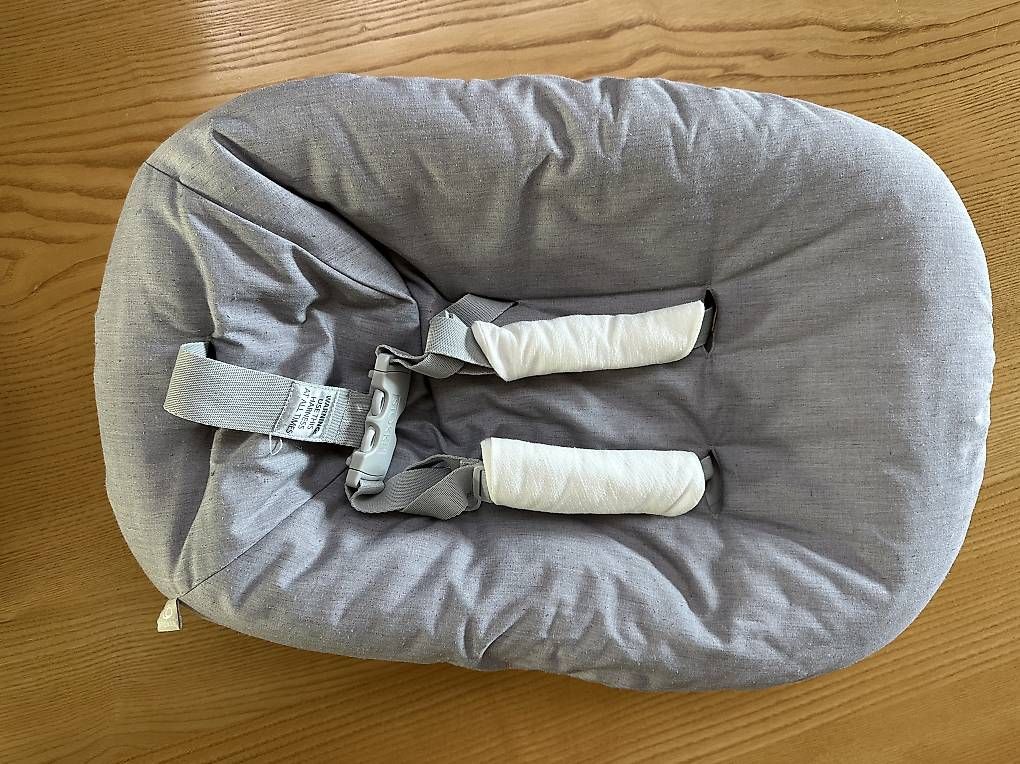 Seggioloni: Newborn Stokke Tripp Trapp Aufsatz – Usato da Freienwil venduto da Amilies