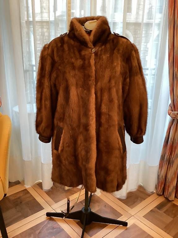 Cappotti: Manteau en fourrure – Usato da Geneve venduto da mic_hh6y 4