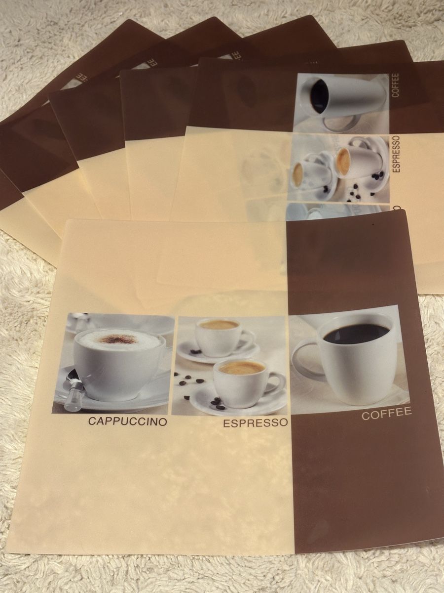 Set di tavolo e panche: 8 Stück Tischset aus Plastik – Usato da Zürich venduto da Coco.swiss 2