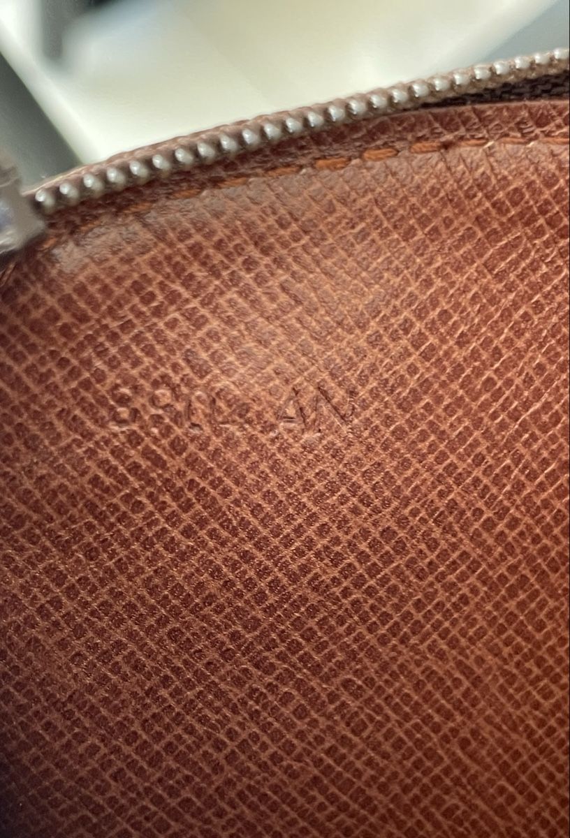 Louis Vuitton Borse da donna: Louis Vuitton Monogram Pochette Secret Passport Holder – Usato da Richterswil venduto da Prangins9 6