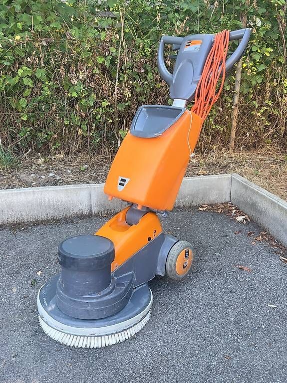 Toutes les machines: Taski ergodisc 200 ( wetrok cleanfix nilfisk numatic ) – D'occasion à Birr par Numer-01