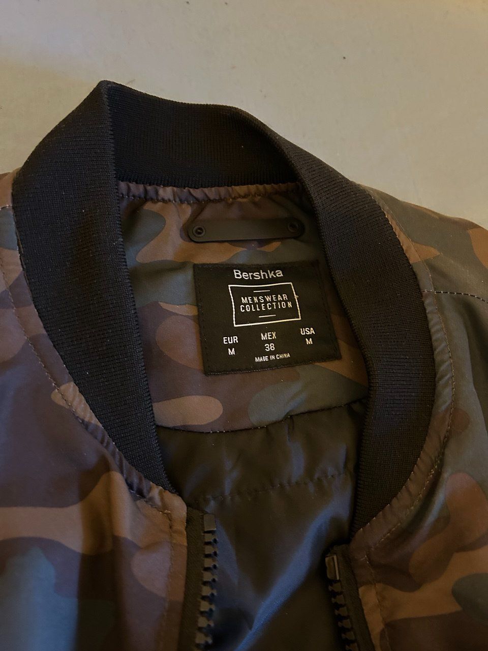 Bershka Giacche: Bomber mimetico Bershka / M – Usato da Giubiasco venduto da LorisVale 2