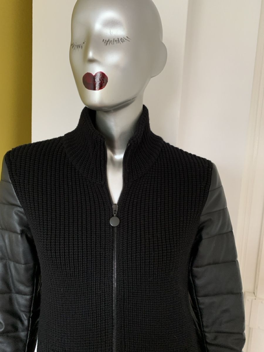 Akris Giacche: AKRIS: Lässige schwarze Strickjacke mit 'Leder'-ärmel, 36 – Usato da Luzern venduto da paulablue 1