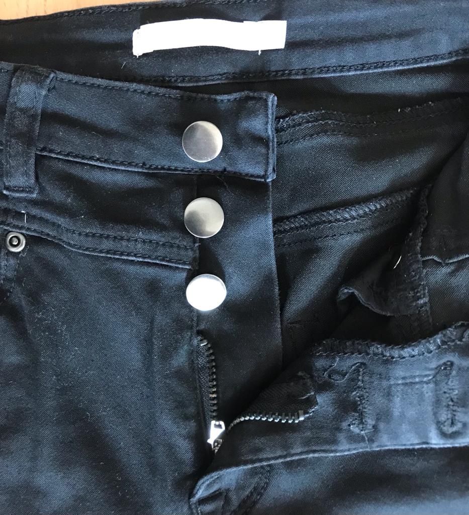 Jeans: Jeans schwarz mit 3 Knöpfen – Gebraucht aus Biel/Bienne von SandraDG 2