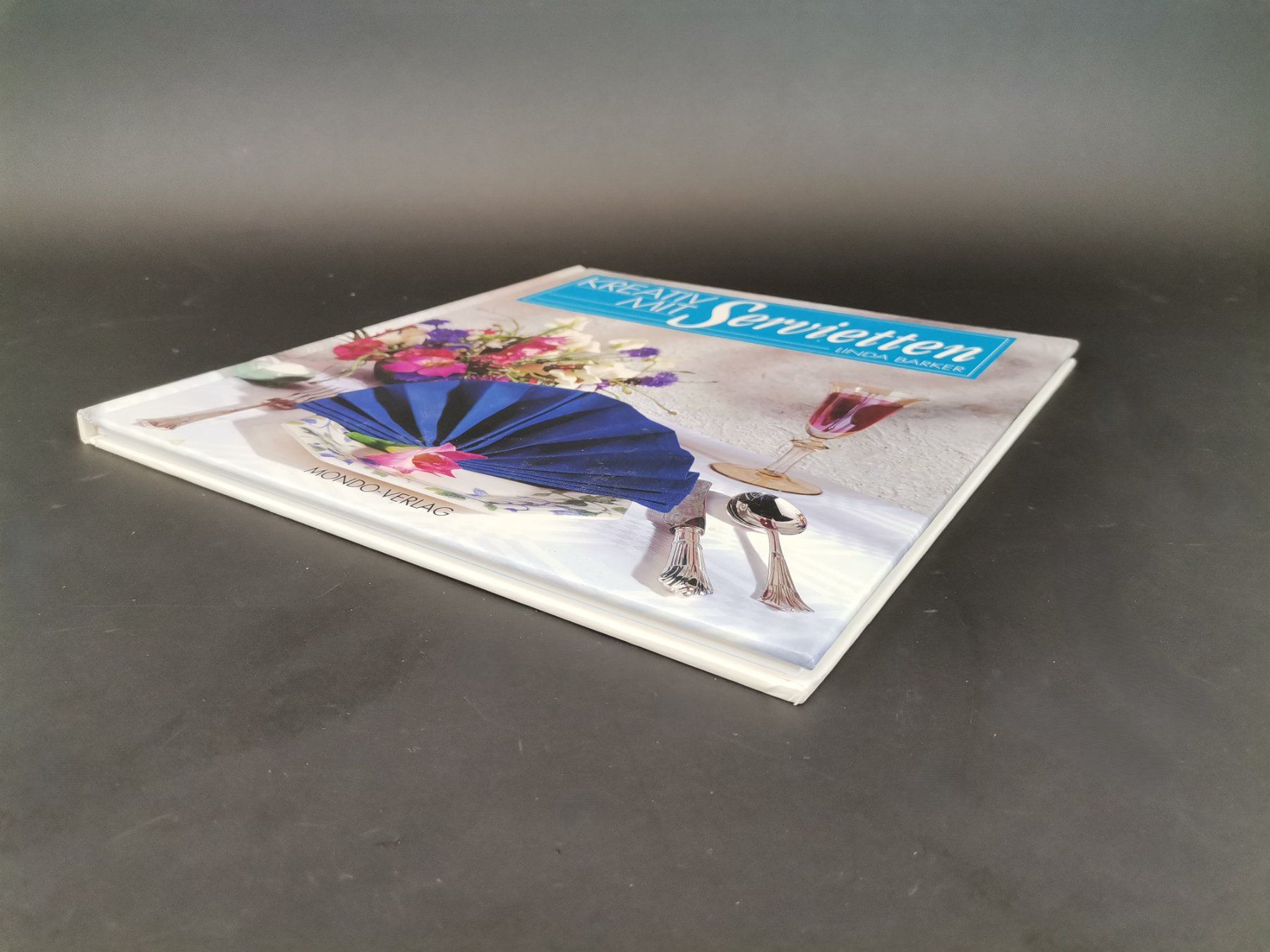 Libri: BUCH Kreativ mit Servietten – Usato da Schaffhausen venduto da Restwert_SH 2