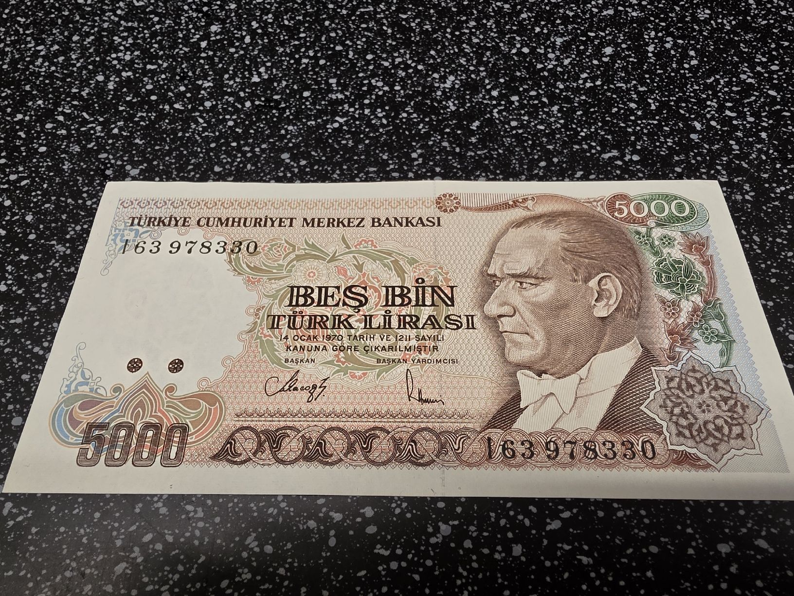 Banconote: 5000 Lira Banknote Tuerkiye 1970 Banknote  – Nuovo e nell'imballaggio originale da Herisau venduto da Antiques.AR
